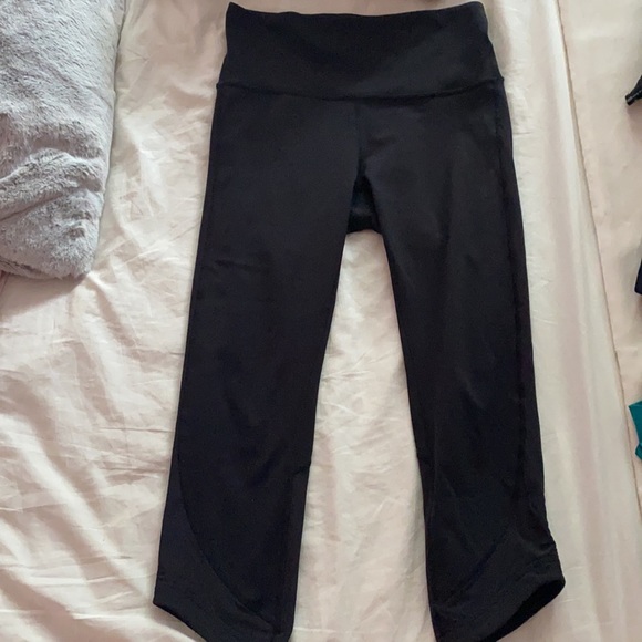 Lulu lemon size 6 black leggings part mesh - Picture 2 of 3